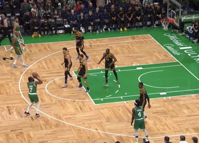 绿军感谢勇士“鬼才”策略！布朗单节5三分回应放空