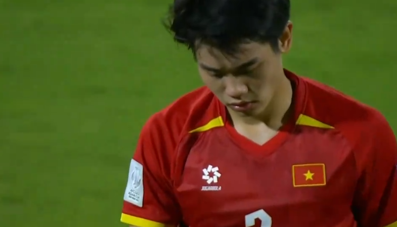 kaiyun 官网-阮庭北染红离场！飞踹对手小腿，主帅看傻眼，传射建功险送点